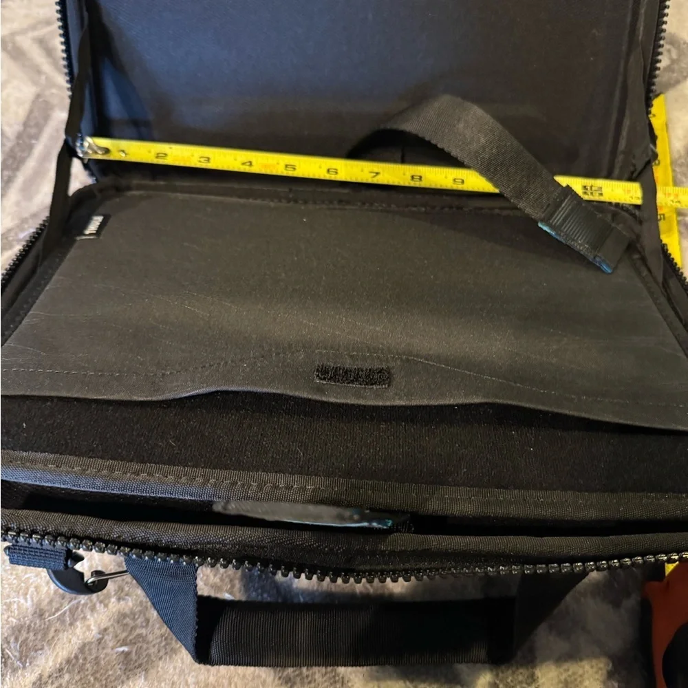 Thule Black Protective Case Gauntlet 4